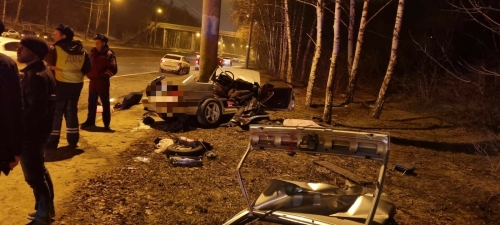 Скончался один из пострадавших в ДТП в Казани, где легковушка влетела в столб