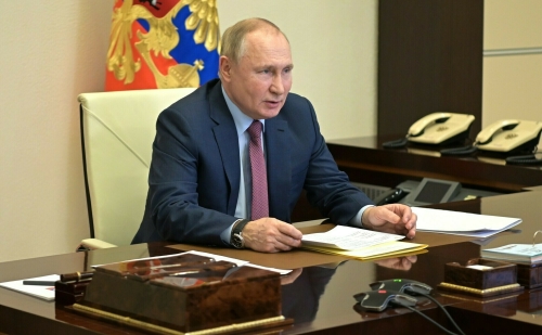 Путин: Ажиотаж на товары прекратился, спрос приходит в норму