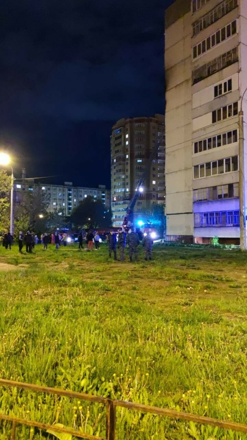 В горящей квартире на Фучика в Казани пожарные обнаружили тело погибшего человека