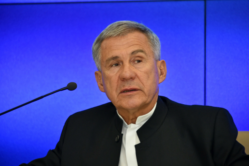 Минниханов поручил Кабмину подготовиться к дополнительным мерам поддержки граждан