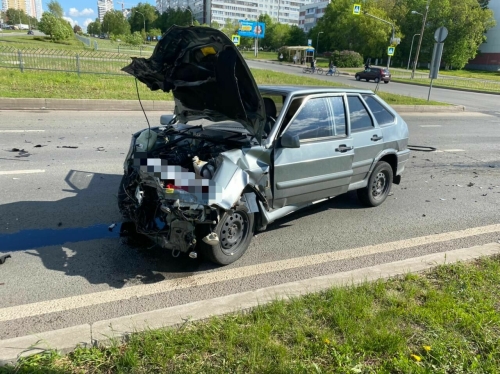 Юный водитель легковушки получил травмы в ДТП с внедорожником в Челнах