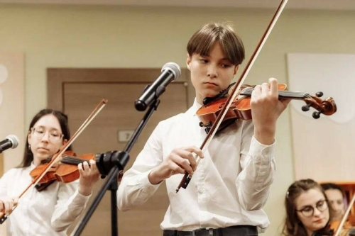 Оркестр и веселые аниматоры поздравили пациентов ДРКБ с Днем защиты детей