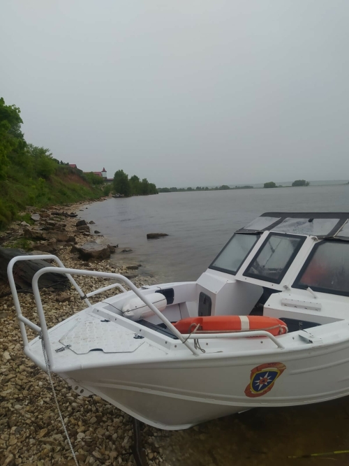 В Татарстане продолжаются поиски мужчины, который выпал из лодки и утонул