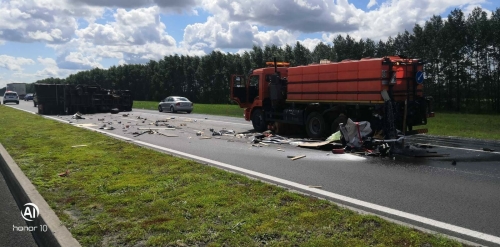 Один человек пострадал в столкновении грузовиков на выезде из Казани