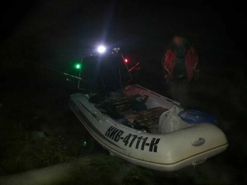 За день в РТ спасатели дважды помогли рыбакам, застрявшим на лодках посреди реки