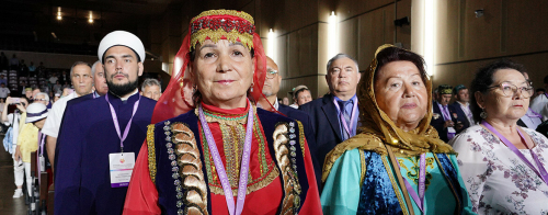 Съезд ВКТ: туган тел, пять Героев России и татары из Перу