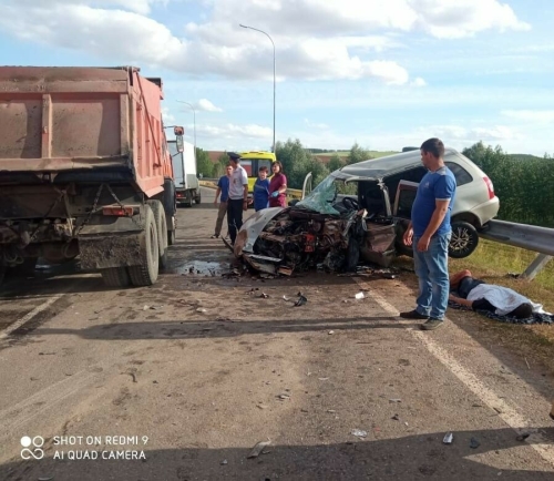 Один человек погиб и один пострадал в столкновении двух авто в Татарстане