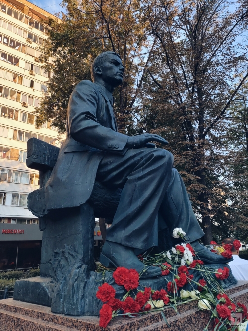 В Дни культуры Татарстана в Москве возложили цветы к памятнику Габдуллы Тукая