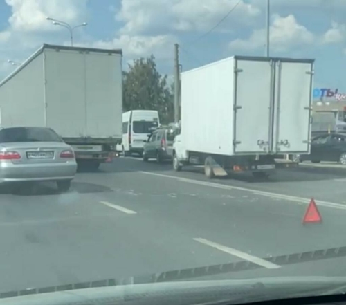 Из-за ДТП с фурой на Горьковском шоссе на выезде из Казани образовалась серьезная пробка