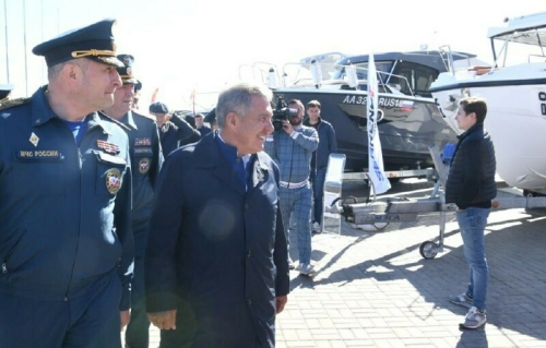 Минниханов и глава МЧС открыли чемпионат по водно-моторным соревнованиям среди спасателей