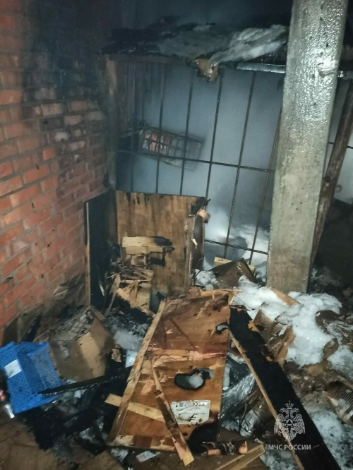Поздно вечером в Лениногорске сгорел пристрой к магазину