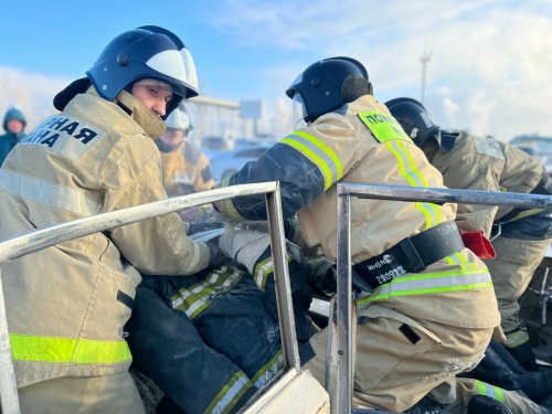 В Нижнекамске спасатели соревновались в помощи пострадавшим в ДТП