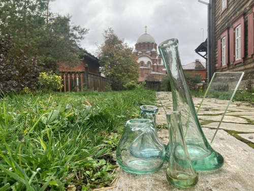 «Лезем в бутылку»: в Свияжске из стеклотары начнут выдувать сувенирные изделия