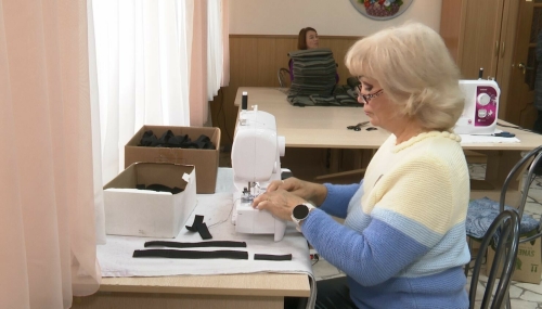 Нижнекамские волонтеры шьют для бойцов СВО носилки и плащи-палатки