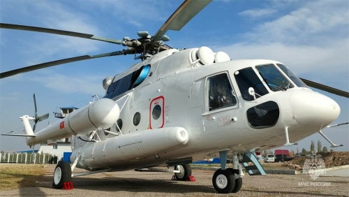 Глава МЧС России передал киргизским коллегам собранный в Казани вертолет Ми-8