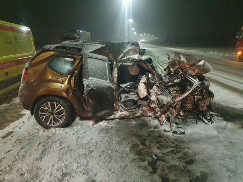 На трассе в Татарстане кроссовер на летней резине попал в смертельное ДТП
