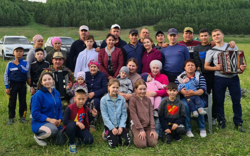 10 детей, 18 внуков и одна правнучка: Путин присвоил почетное звание матери из Татарстана