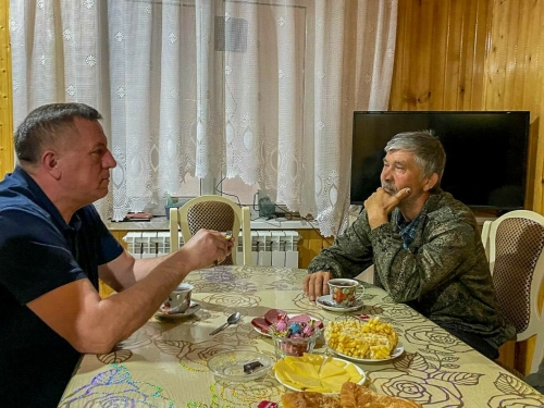 Глава Тетюшского района в Декаду пожилых навестил родителей бойцов СВО