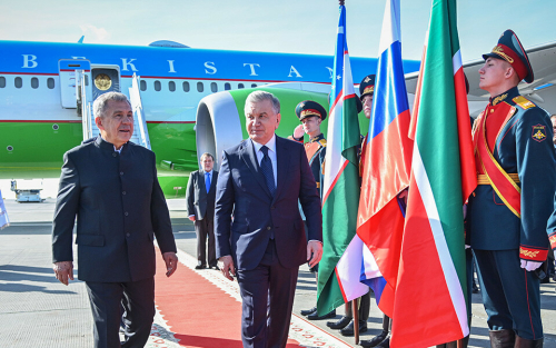 «Стратегический партнер при развороте на Восток»: зачем Шавкат Мирзиёев приезжал в Казань