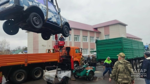 Алькеевское духовенство передало в зону СВО автомобиль «Нива» и мотоцикл «Урал»