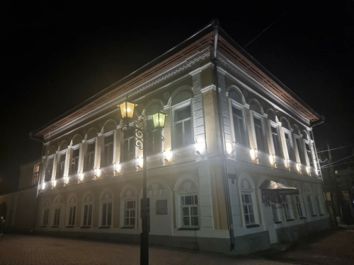 В исторической части Елабуги в тестовом режиме появилась подсветка на зданиях