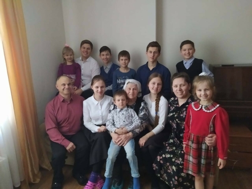 «Счастье – быть мамой»: В Казани поздравили семью с 10-ю детьми с наступающим Днем матери