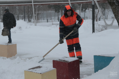 Гидрометцентр предупредил о снежной каше, сильном ветре и гололедице в Татарстане