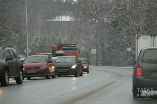 ГИБДД напомнила водителям РТ о мерах безопасности во время снежных заносов и гололедицы
