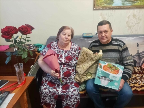 В Раифе матерям бойцов СВО вручили подарки и цветы