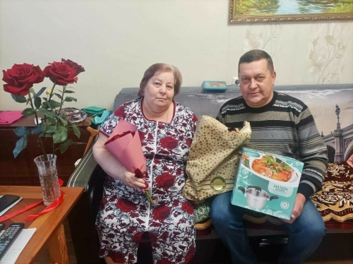 В Раифе матерям бойцов СВО вручили подарки и цветы