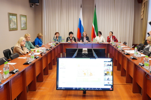 Женщины-депутаты Приволжья обсудили в Казани проблемы в поддержке детей с ОВЗ