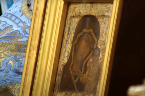 Патриарх Кирил показал подлинник чудотворной иконы Казанской Божией матери