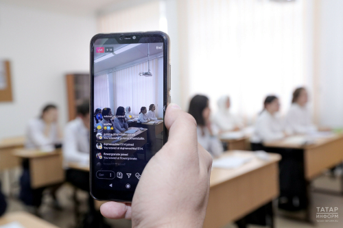 Совфед одобрил законопроект о запрете использования телефонов на уроках в школах