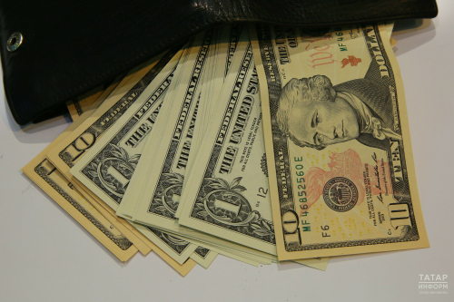 Курс доллара опустился ниже 92 рублей впервые с октября