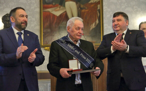 Песошин вручил российскому математику медаль Лобачевского и премию в 75 тыс. долларов
