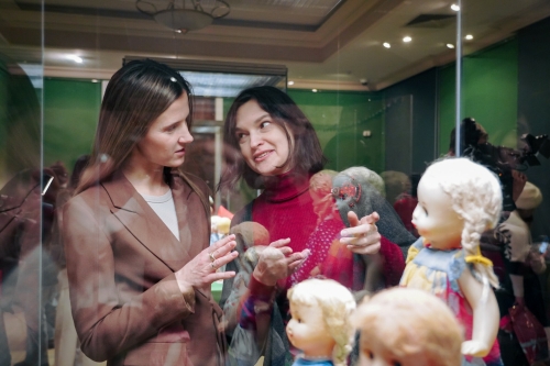 Куклы-раздевайки, пупсы, маски, раритеты: Музей уникальных кукол привез Казани выставку
