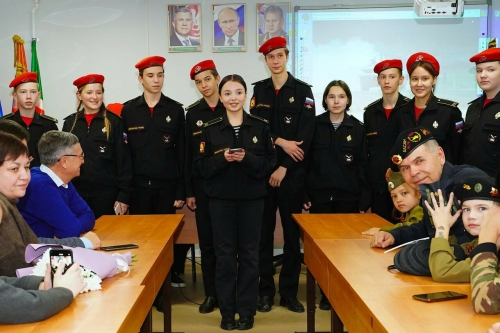«Равняться нужно на них»: как в Доме юного танкиста чествовали мам Героев России
