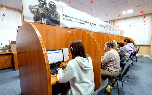 «Мы расскажем о контрактной службе всё и даже больше»: как работает контакт-центр 117