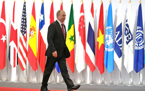 «Луна не спутник Земли»: почему Запад оправдает не только нацизм, саботируя Россию в ООН