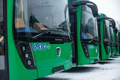 В Екатеринбург привезли 35 новых автобусов от «КАМАЗа»