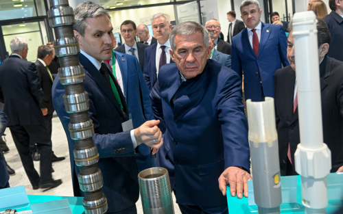 Школа нефти и экспансия «Ак Барса»: как Минниханов посетил Альметьевск и Нижнекамск