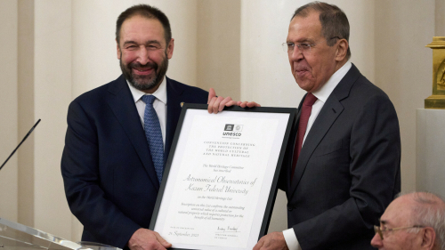 Лавров вручил Песошину диплом о включении обсерваторий КФУ в список ЮНЕСКО