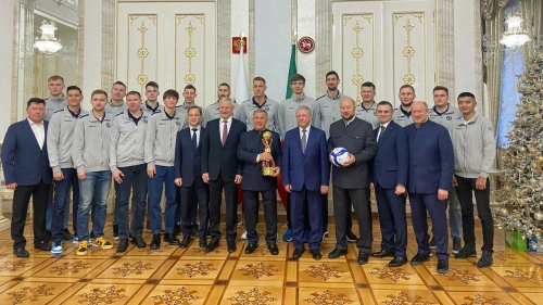 Рустам Минниханов чествовал волейболистов «Зенита-Казани» после победы в Кубке России