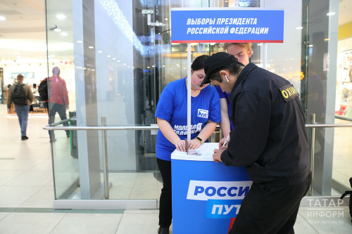 «Самый сильный кандидат»: в Казани продолжается сбор подписей в поддержку Путина
