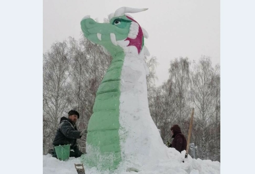 В елабужском парке «Чебурашка» появился шестиметровый дракон