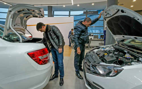 «Дилеры будут бегать за покупателями»: каким будет рынок новых автомобилей в 2024 году