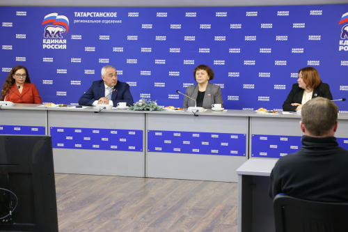 Татарстан помогает создать в Лисичанске и Рубежном партийные организации «Единой России»