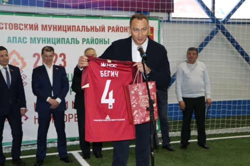 В Апастово открылся крытый футбольный манеж «Гран-тау»