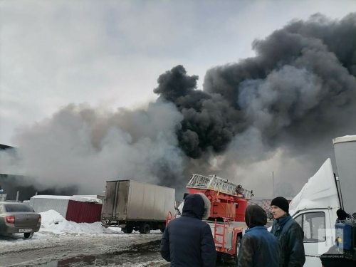 Очевидцы: Автосервис в Кировском районе Казани загорелся из-за газового оборудования