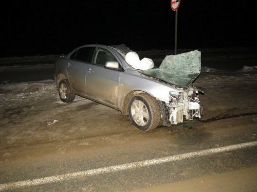 Водитель легковушки погиб, влетев на встречке в фургон на трассе М7 в Татарстане